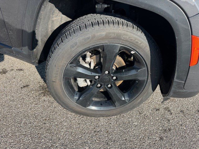 Used 2024 Jeep Grand Cherokee Limited w/ Black Appearance Package image 37