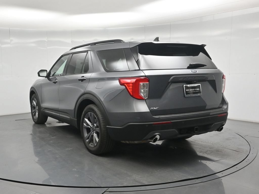 Certified 2021 Ford Explorer XLT w/ Equipment Group 202A RWD image 27