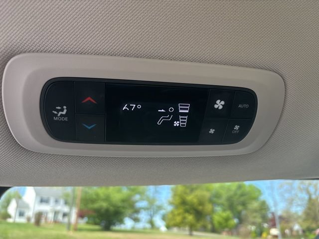 Used 2023 Chrysler Pacifica Touring-L FWD image 22