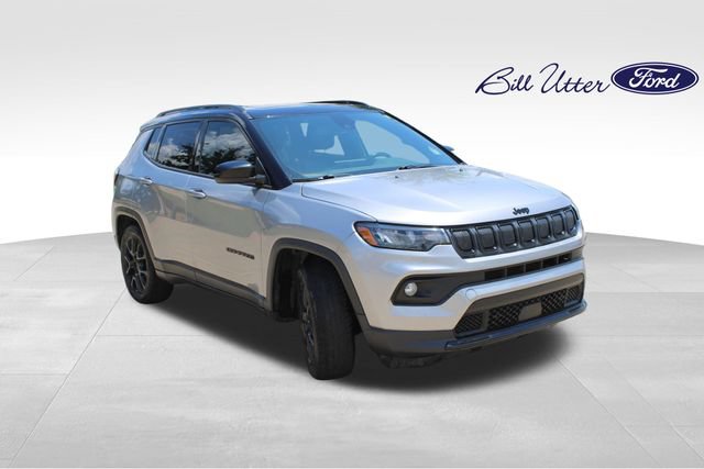 Used 2022 Jeep Compass Latitude w/ Sun and Sound Group FWD image 3