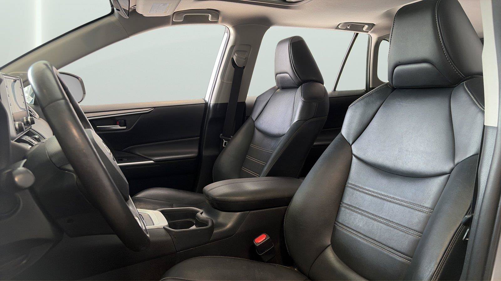 Used 2020 Toyota RAV4 XLE Premium AWD/4WD image 10