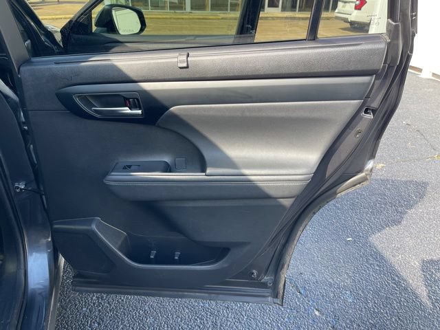 Used 2023 Toyota Highlander XLE FWD image 22