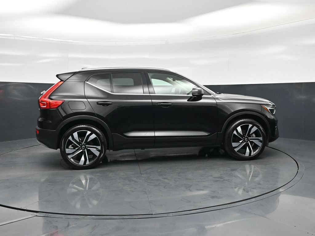 Used 2025 Volvo XC40 B5 Plus AWD/4WD image 27