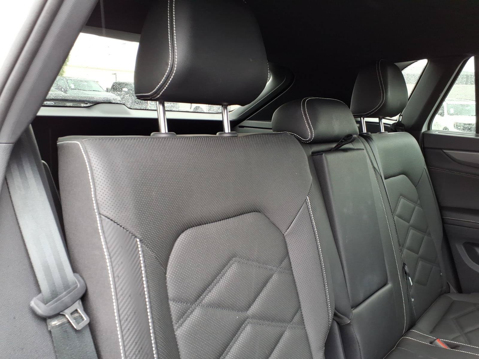 Used 2025 Volkswagen Atlas Cross Sport SE FWD image 14