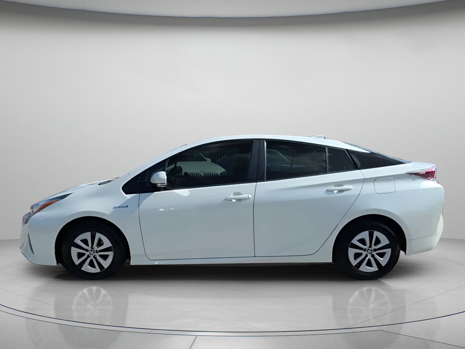 Used 2017 Toyota Prius Four image 8