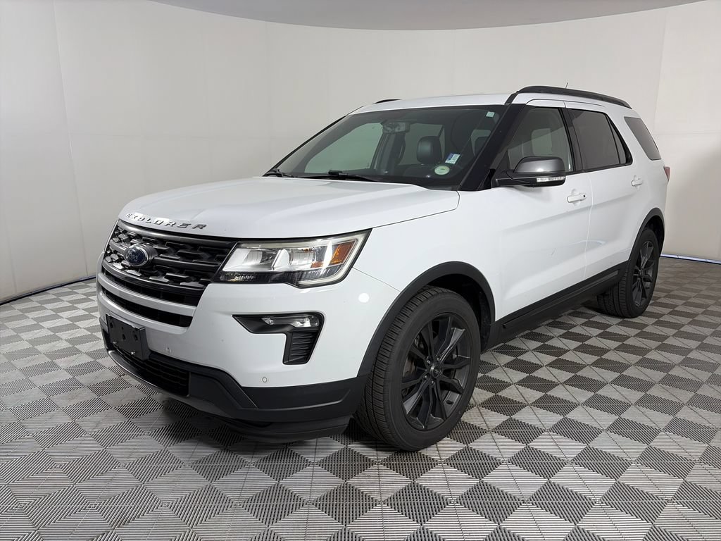 Certified 2018 Ford Explorer XLT w/ Equipment Group 202A AWD/4WD image 3