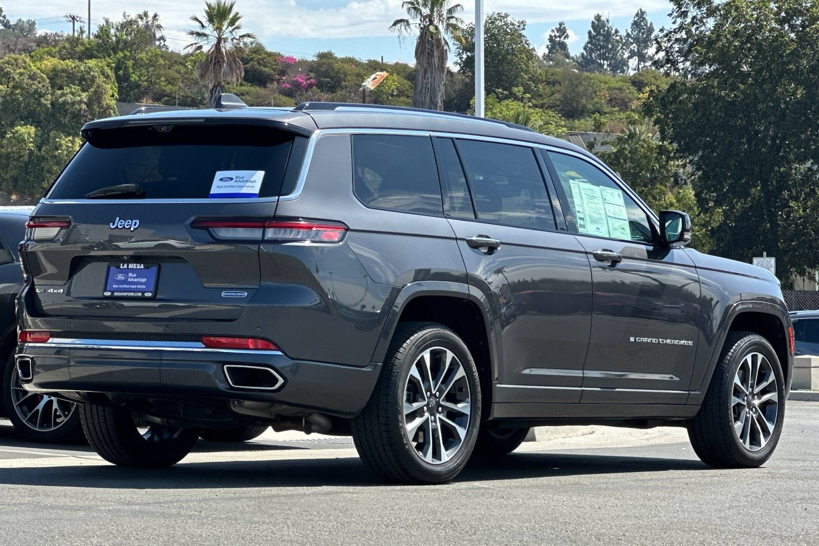 Used 2022 Jeep Grand Cherokee L Overland w/ Advanced Protech Group III AWD/4WD image 3