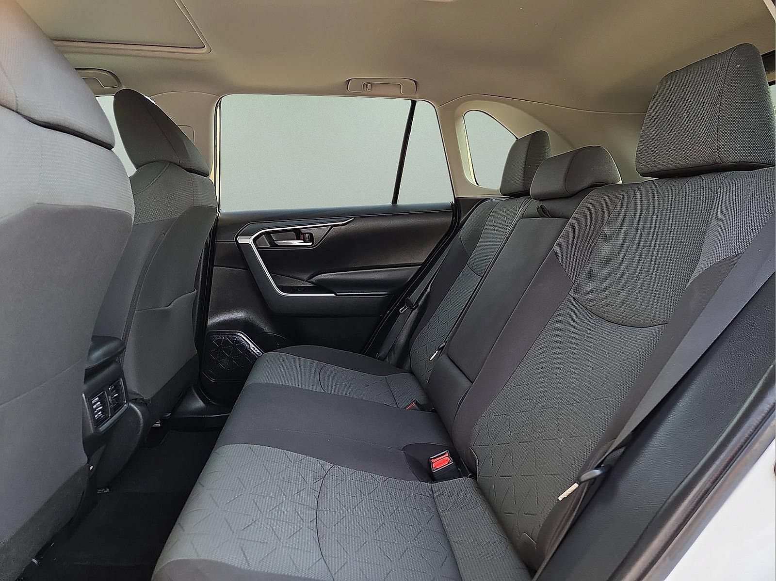 Used 2023 Toyota RAV4 XLE w/ Convenience Package FWD image 10
