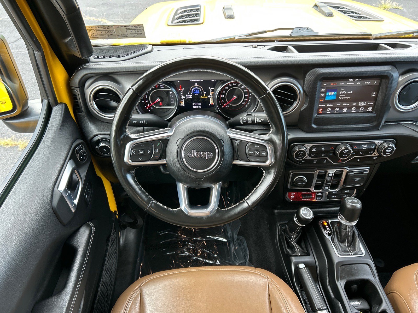 Used 2021 Jeep Wrangler Unlimited Rubicon w/ Cold Weather Group AWD/4WD image 2