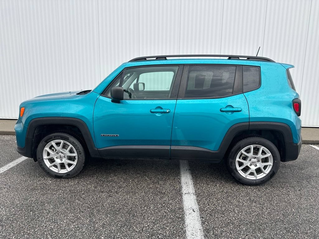 Used 2022 Jeep Renegade Latitude AWD/4WD image 3