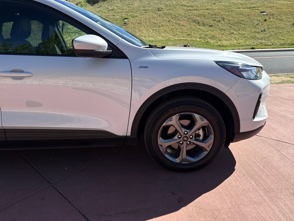 Certified 2025 Ford Escape ST-Line Select AWD/4WD image 30