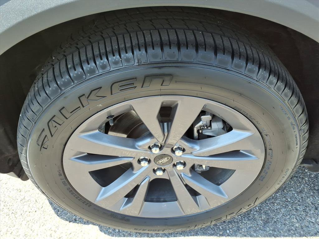 Certified 2023 Ford Explorer XLT w/ Equipment Group 202A AWD/4WD image 4