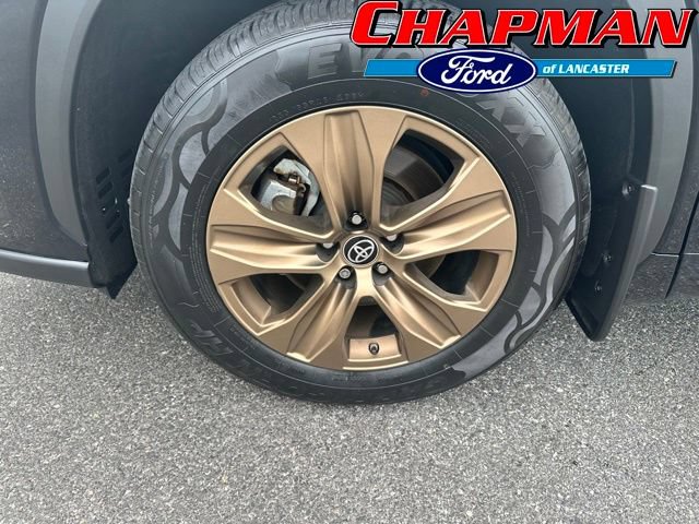 Used 2022 Toyota Highlander Bronze Edition AWD/4WD image 3