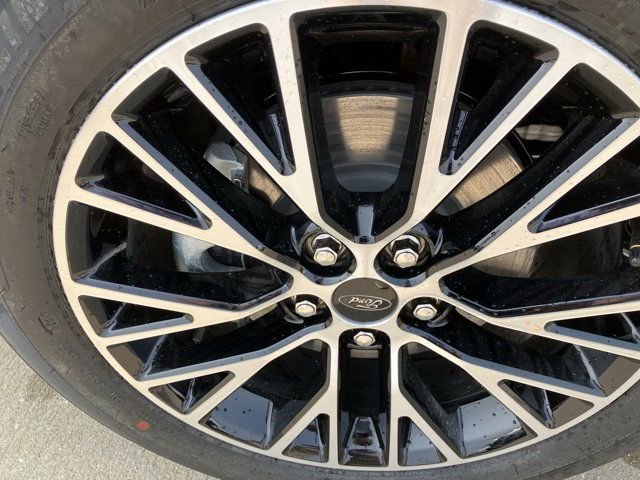 Certified 2025 Ford Escape SE w/ PHEV Premium Package FWD image 12