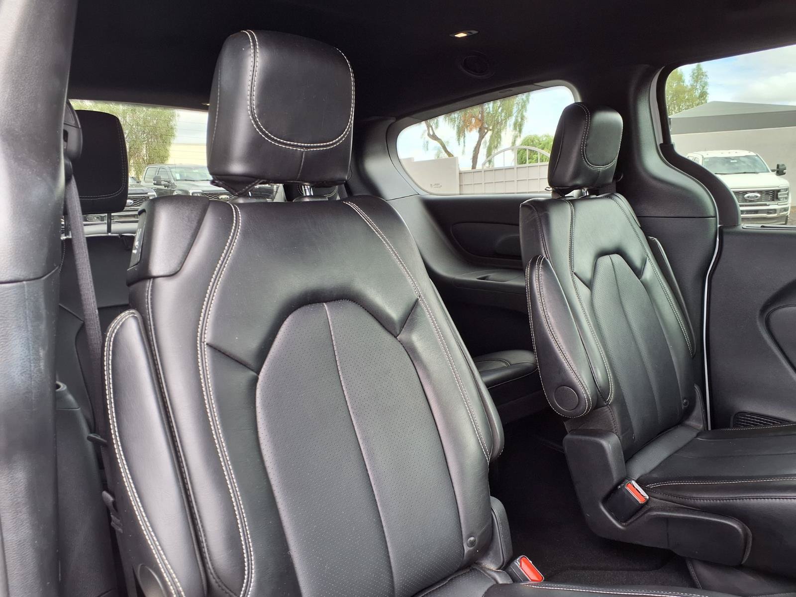 Used 2025 Chrysler Pacifica Select FWD image 15