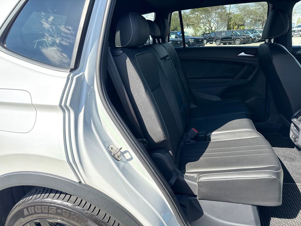 Used 2023 Volkswagen Tiguan SE R-Line image 26