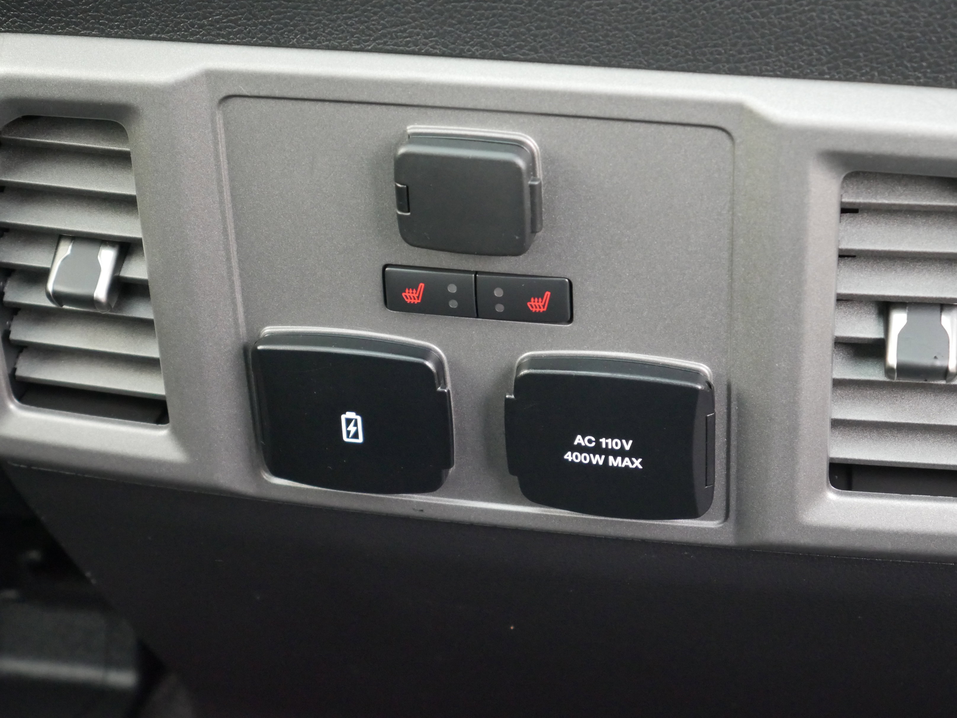 Certified 2017 Ford F150 Raptor w/ Equipment Group 802A Luxury image 36