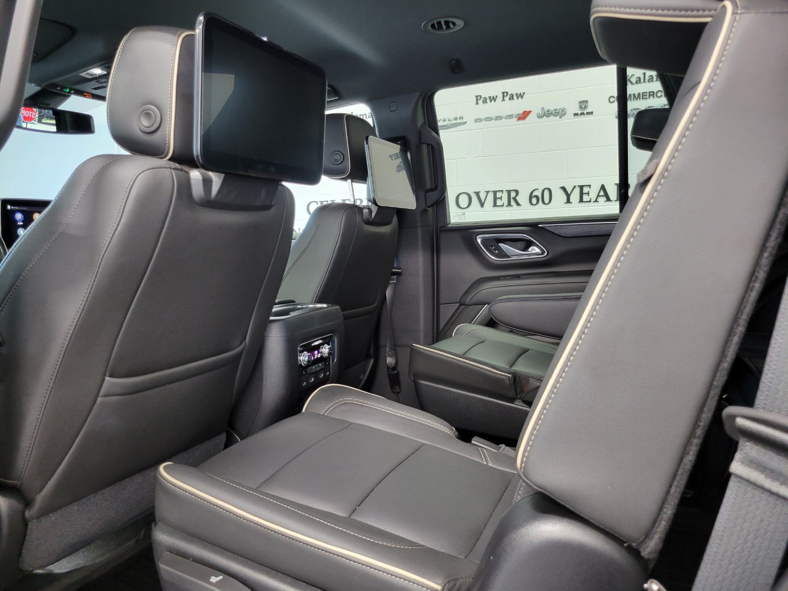 Used 2021 GMC Yukon SLT w/ Rear Media and Nav Package AWD/4WD image 24