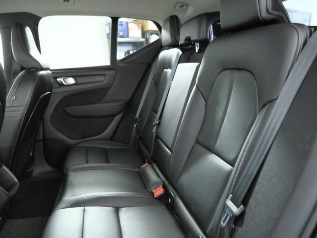Used 2021 Volvo XC40 T4 Momentum FWD image 14