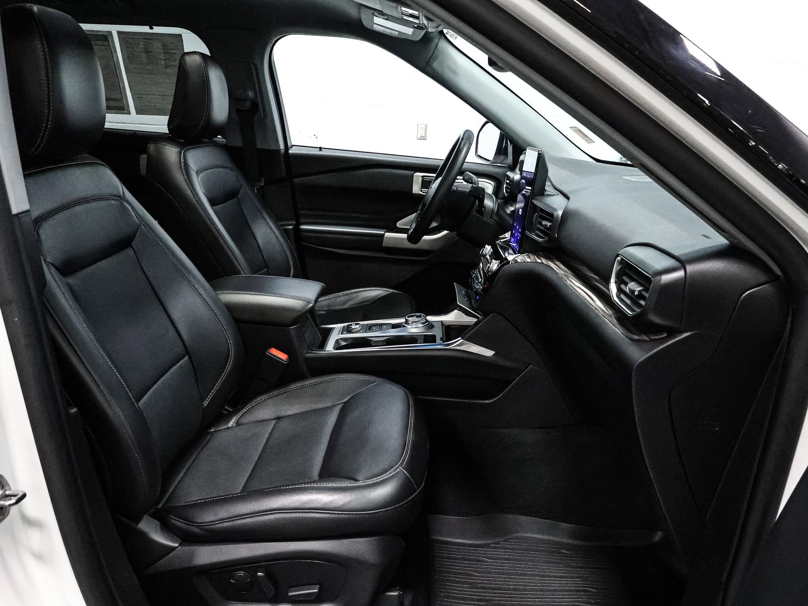 Certified 2023 Ford Explorer Limited w/ Limited Technology Package AWD/4WD image 23
