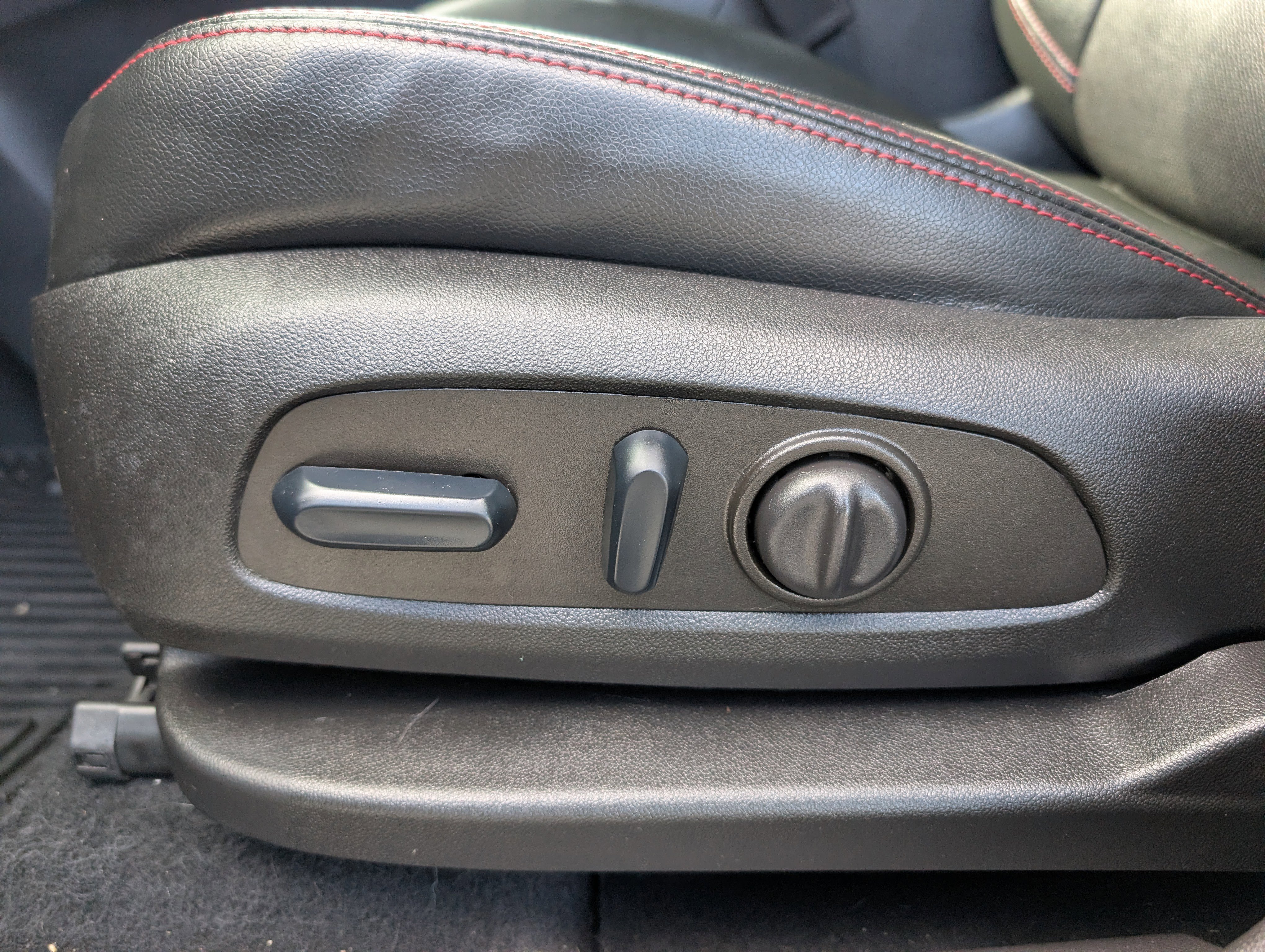 Used 2023 Chevrolet Equinox RS w/ RS Leather Package image 20