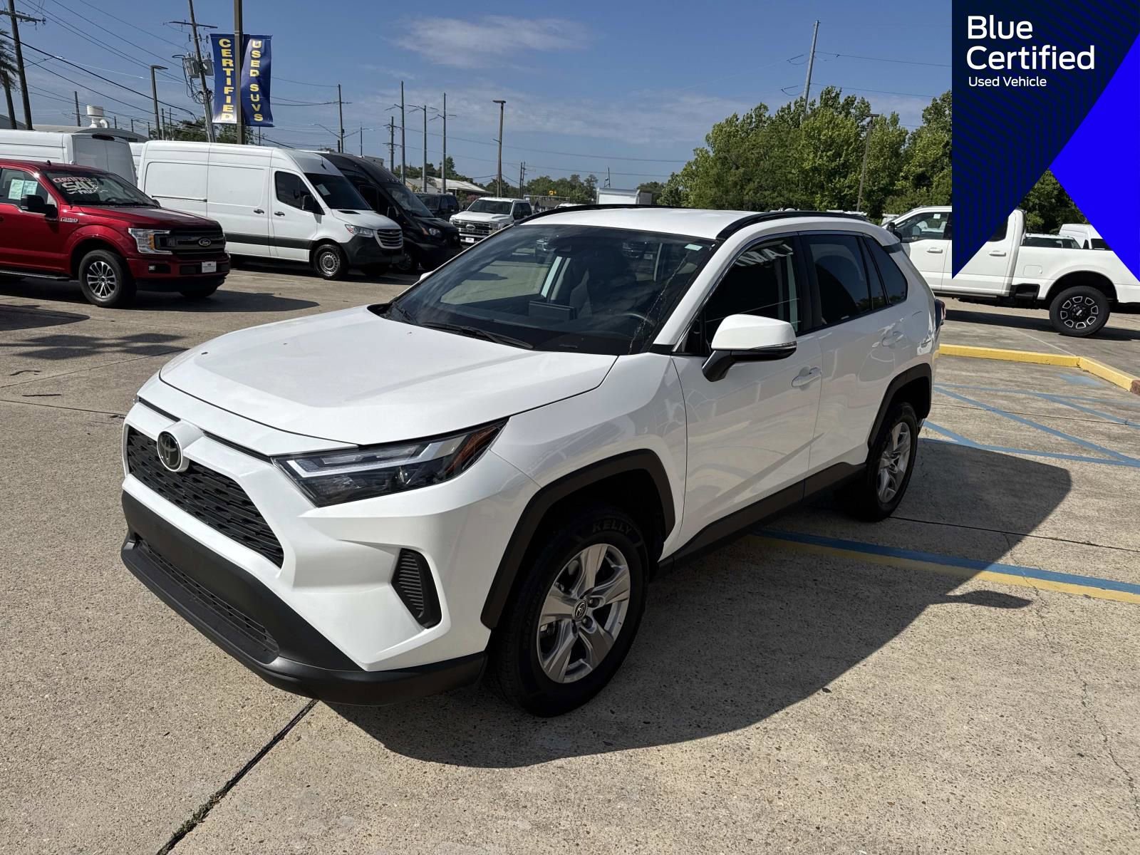 Used 2025 Toyota RAV4 XLE w/ Weather Package FWD image 4