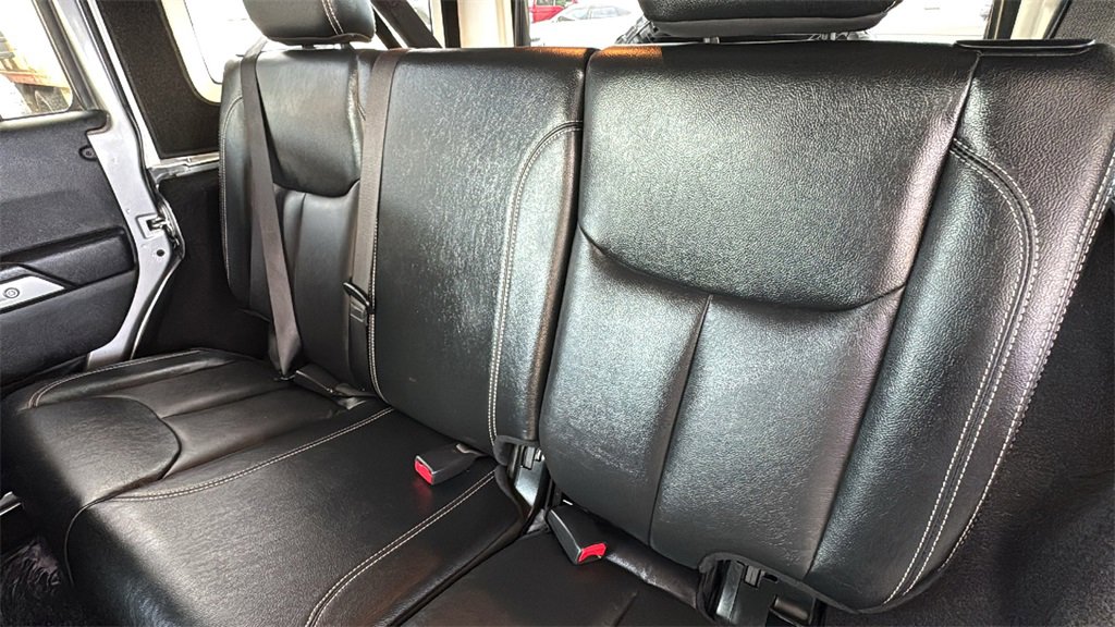 Used 2018 Jeep Wrangler Unlimited Rubicon w/ Connectivity Group image 23