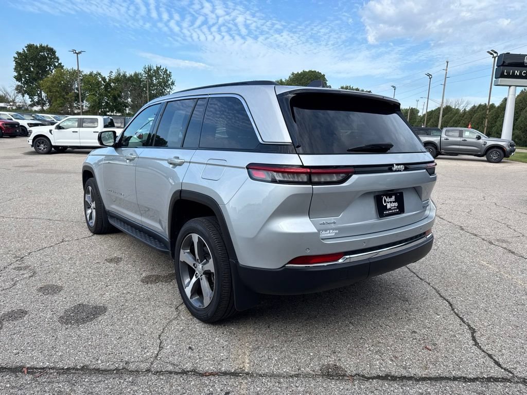 Used 2025 Jeep Grand Cherokee Limited w/ MOPAR Finishing Package AWD/4WD image 5