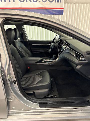 Used 2020 Toyota Camry SE w/ 4 Season Floor Mat Package AWD/4WD image 20