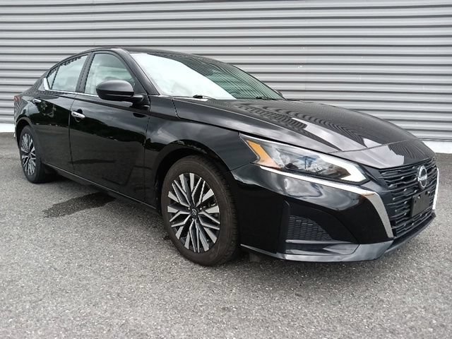 Used 2024 Nissan Altima 2.5 SV FWD image 1