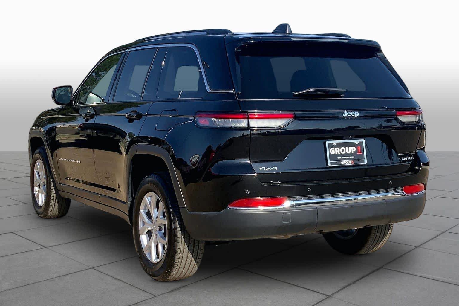 Used 2023 Jeep Grand Cherokee Limited AWD/4WD image 11