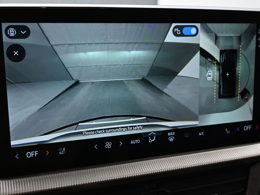 Certified 2025 Ford Explorer Platinum w/ Ultimate Package image 17