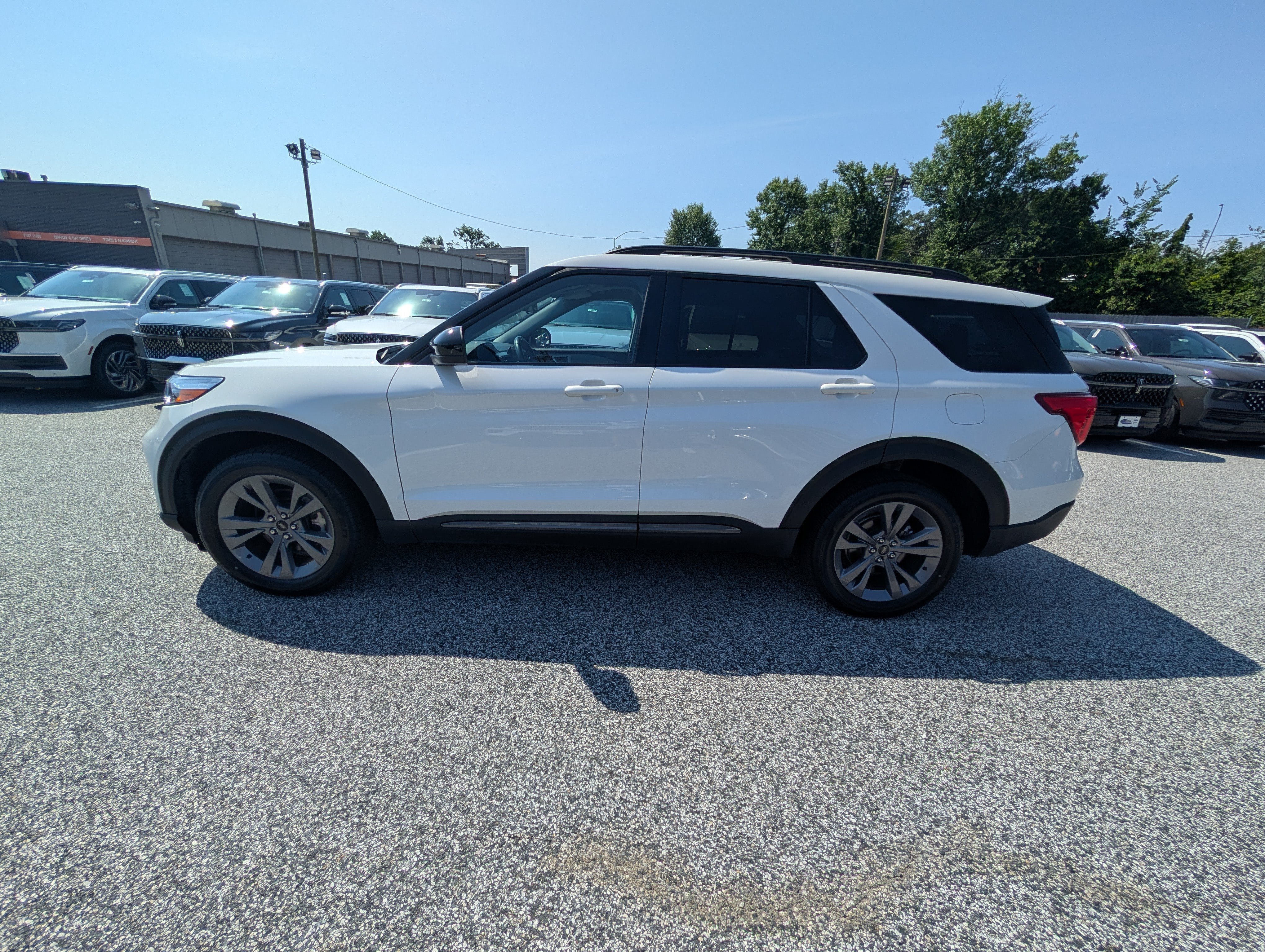 Certified 2022 Ford Explorer XLT w/ Equipment Group 202A AWD/4WD image 3