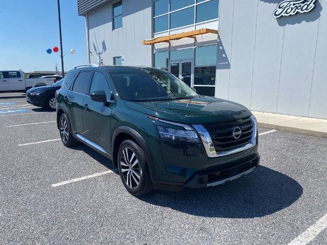 Used 2024 Nissan Pathfinder Platinum w/ Cargo Package AWD/4WD image 2