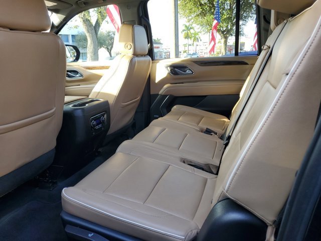 Used 2023 Chevrolet Suburban Premier image 6