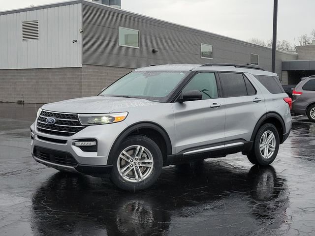 Certified 2024 Ford Explorer XLT w/ Equipment Group 202A image 5