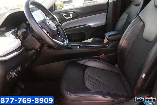 Used 2022 Jeep Compass Latitude w/ Sun and Sound Group FWD image 12