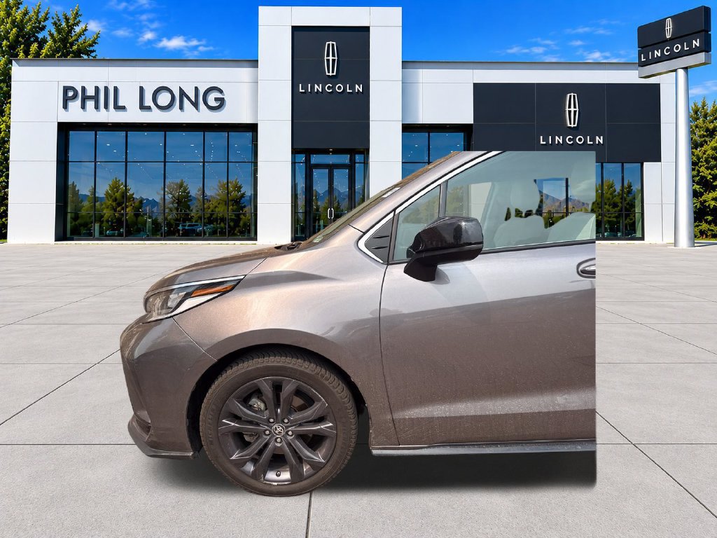 Used 2022 Toyota Sienna XSE w/ XSE Plus Package FWD image 34