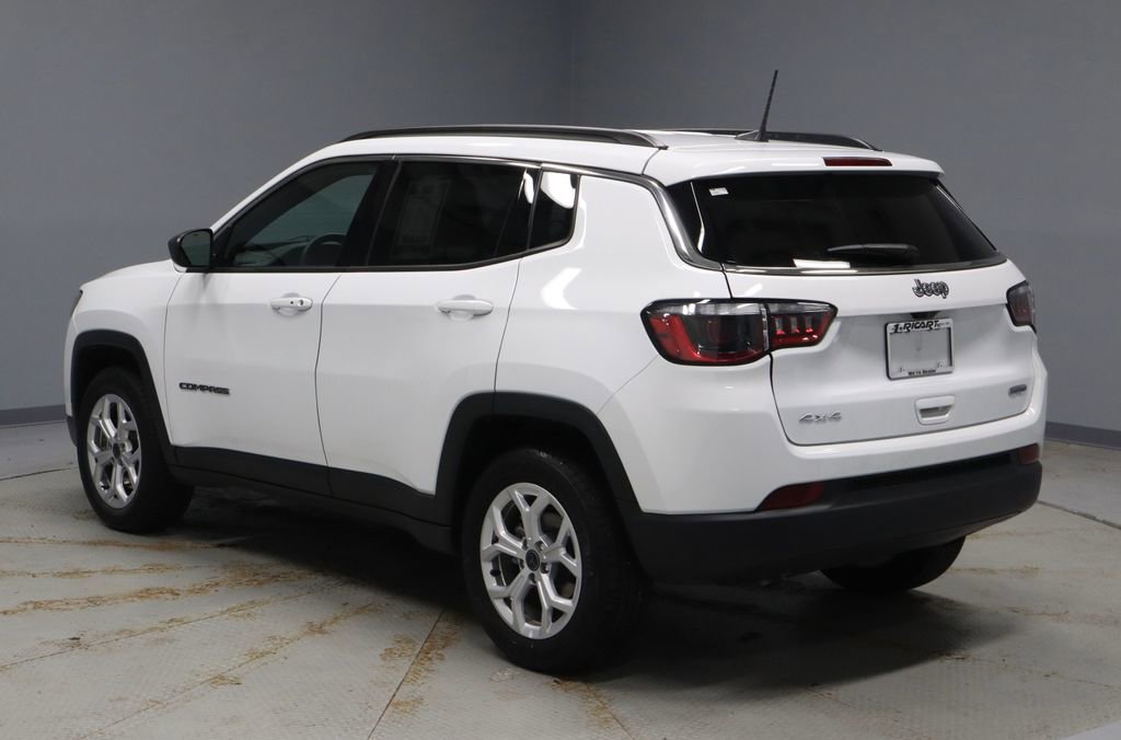 Used 2025 Jeep Compass Latitude image 8