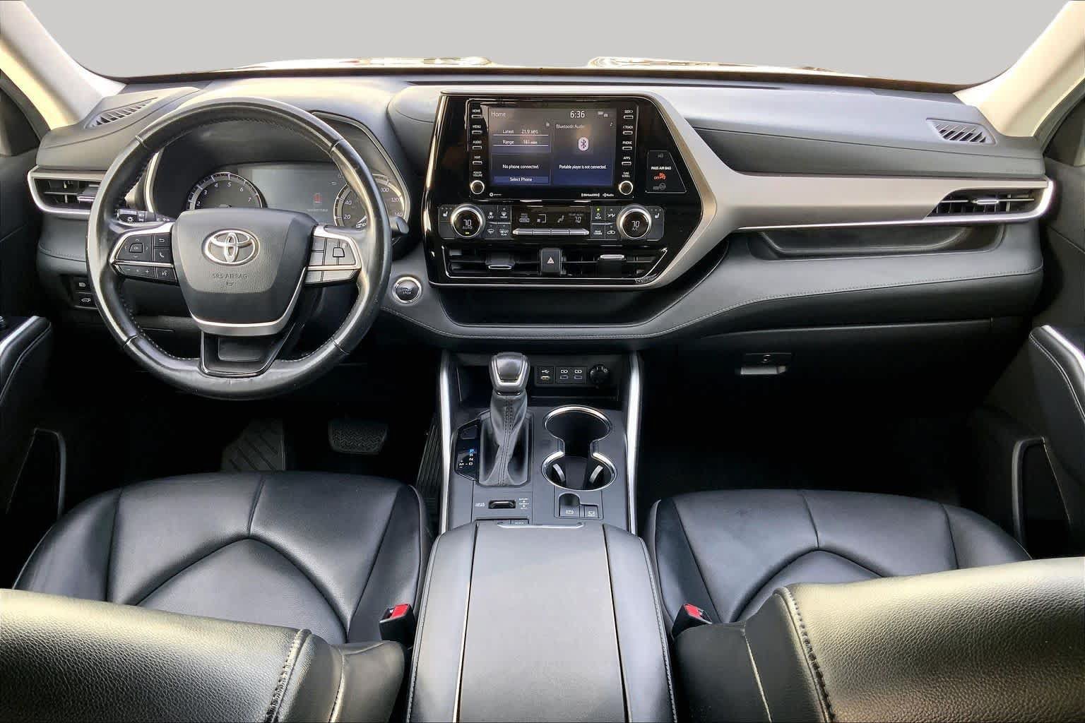 Used 2022 Toyota Highlander XLE AWD/4WD image 14