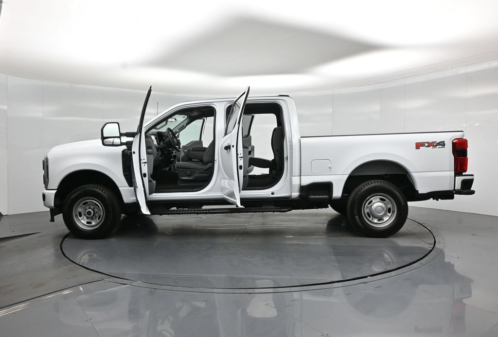 Certified 2025 Ford F250 XL w/ STX Appearance Package AWD/4WD image 31