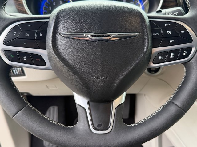 Used 2023 Chrysler Pacifica Limited AWD/4WD image 30