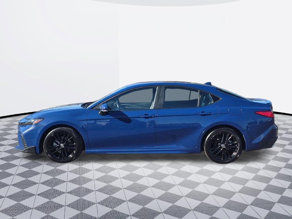 Used 2025 Toyota Camry SE FWD image 3