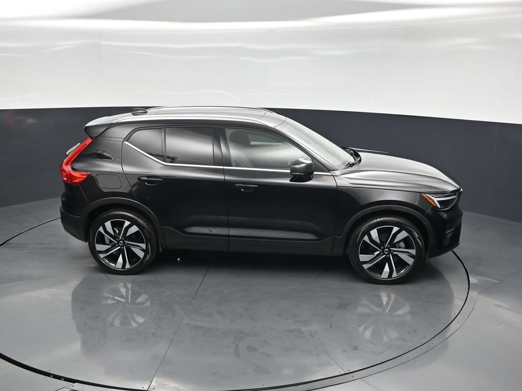 Used 2025 Volvo XC40 B5 Plus AWD/4WD image 55