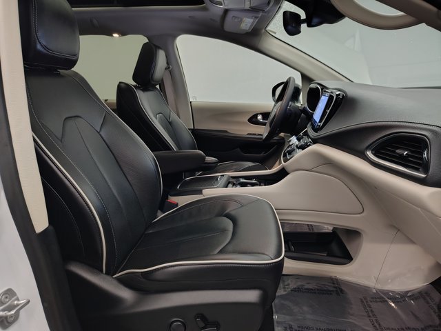 Used 2024 Chrysler Pacifica Limited AWD/4WD image 27