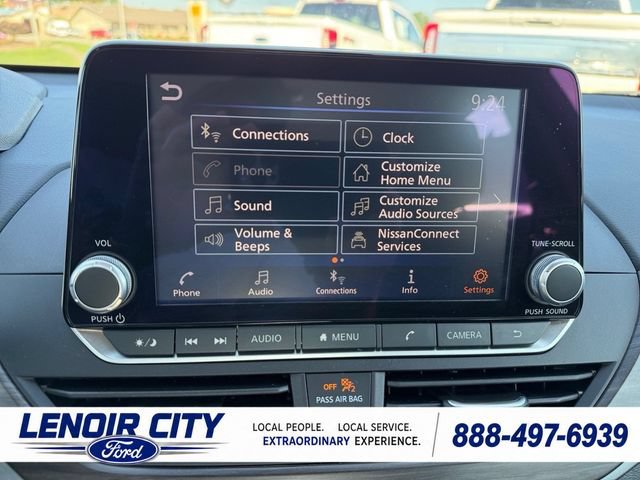 Used 2025 Nissan Altima 2.5 SV FWD image 25