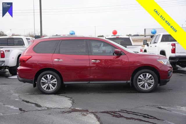 Used 2020 Nissan Pathfinder SV image 3