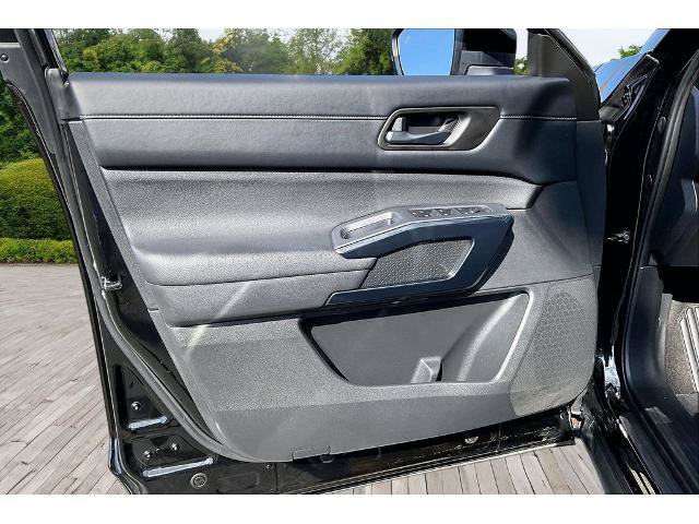 Used 2025 Nissan Pathfinder SV w/ SV Premium Package FWD image 17