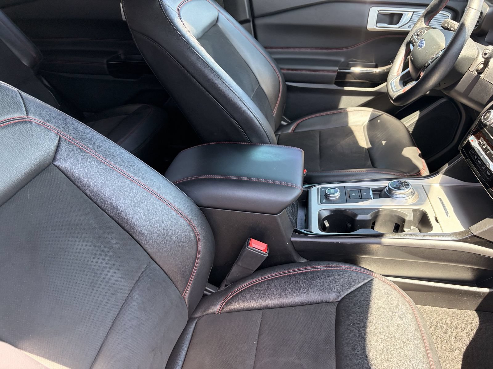 Certified 2023 Ford Explorer ST-Line AWD/4WD image 9