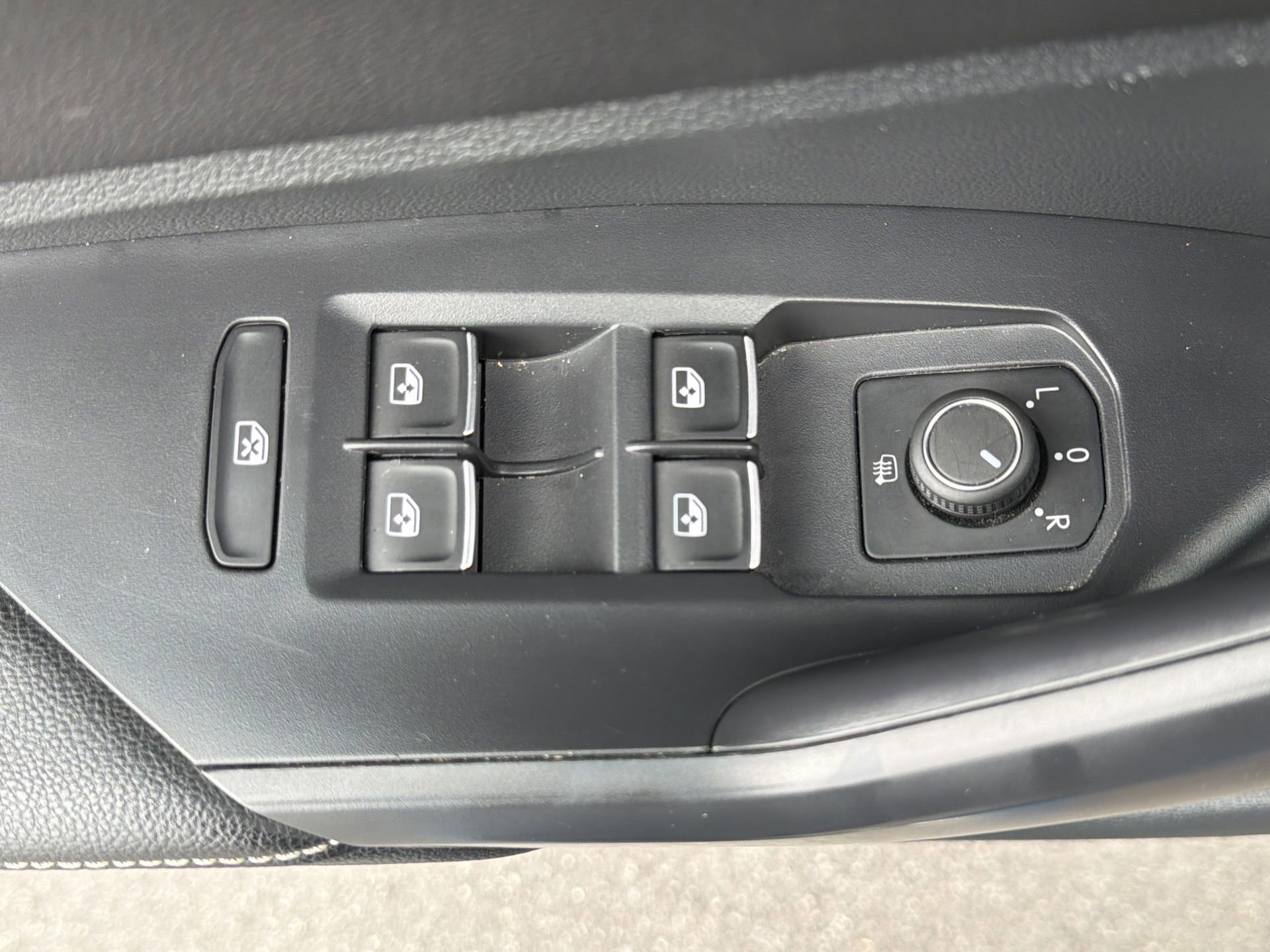 Used 2024 Volkswagen Jetta SE w/ Panoramic Sunroof Package image 26